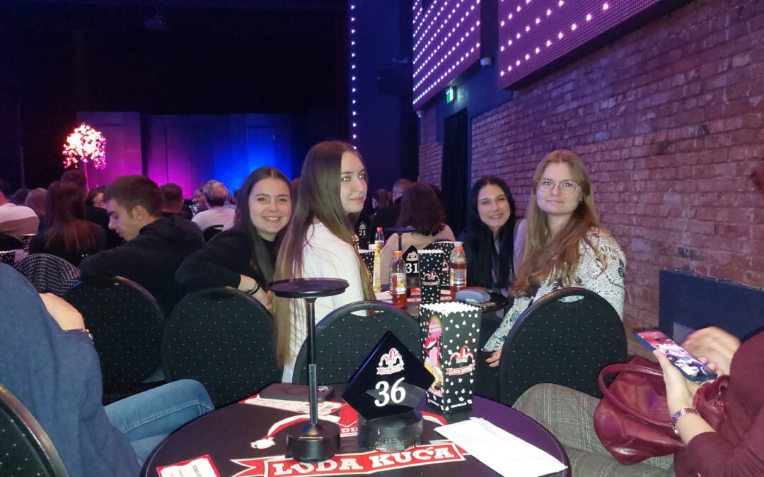 SASVIM LUD PROVOD U LUDOJ KUĆI